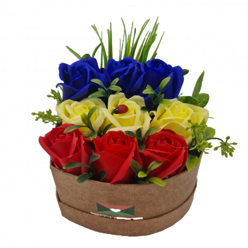 Aranjament floral 9 trandafiri cutie , flori de sapun, tricolor