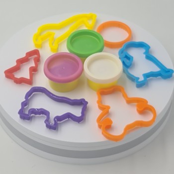 Plastilina, 3 cutii, forme si accesorii, verde alb si rosu