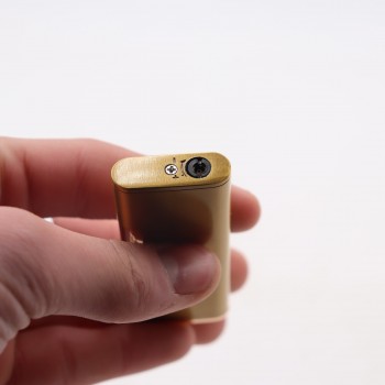 Bricheta aurie cu buton auriu, antivant, reincarcabila