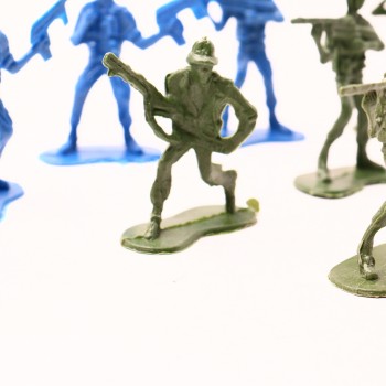 Jucarie 40 figurine soldati, cu avion si barca, 3 ani+, Multicolor