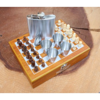 Sticla cu 4 Pahare, Cutie Speciala Sah, Piese Sah Incluse, Sticla