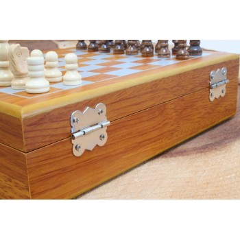 Sticla cu 4 Pahare, Cutie Speciala Sah, Piese Sah Incluse, Sticla