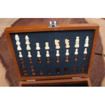 Sticla cu 4 Pahare, Cutie Speciala Sah, Piese Sah Incluse, Sticla