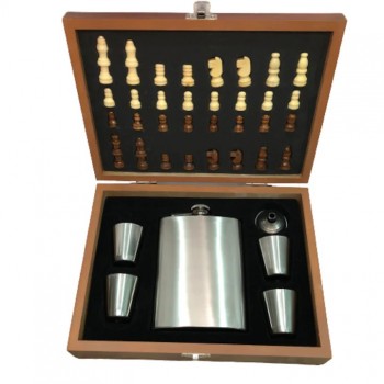 Sticla cu 4 Pahare, Cutie Speciala Sah, Piese Sah Incluse, Sticla