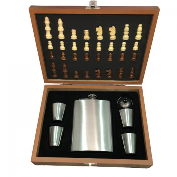 Sticla cu 4 Pahare, Cutie Speciala Sah, Piese Sah Incluse, Sticla