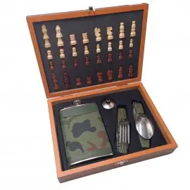 Set portabil cu joc de sah...